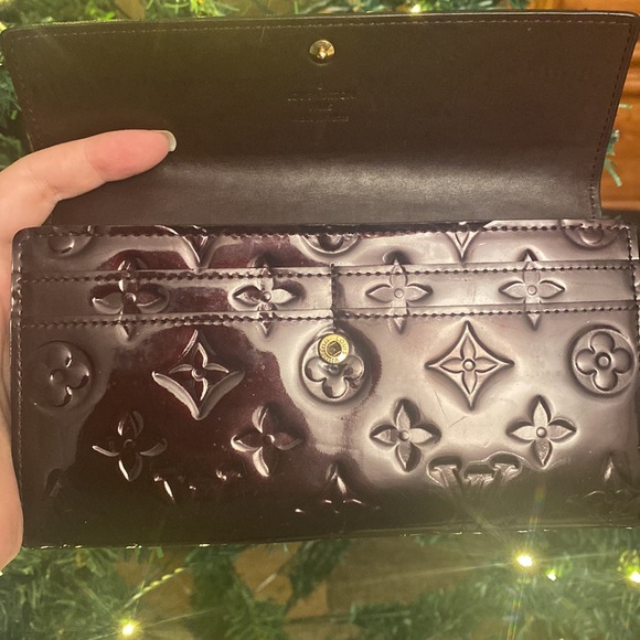 Authentic Louis Vuitton Monogram Vernis Sarah Wallet - Picture 6 of 10